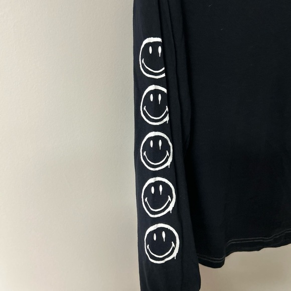 H&M x Smiley Black Long Sleeve “Give Love Back” Tee - Picture 5 of 6